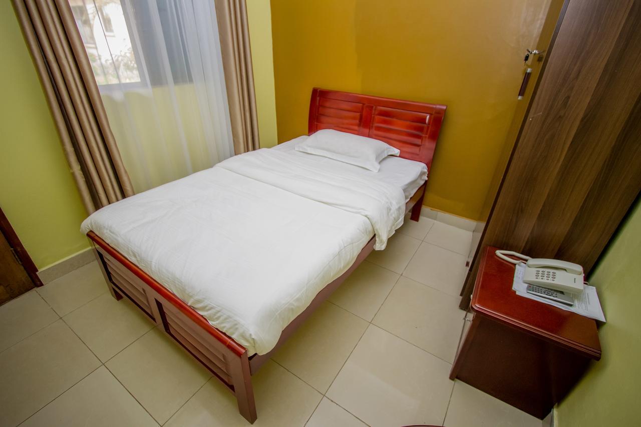 Tuzza Hotel Bushenyi ภายนอก รูปภาพ