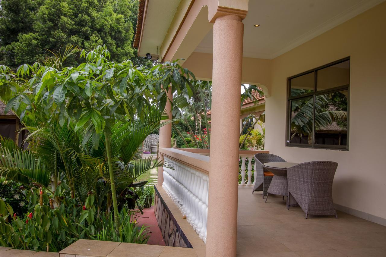 Tuzza Hotel Bushenyi ภายนอก รูปภาพ