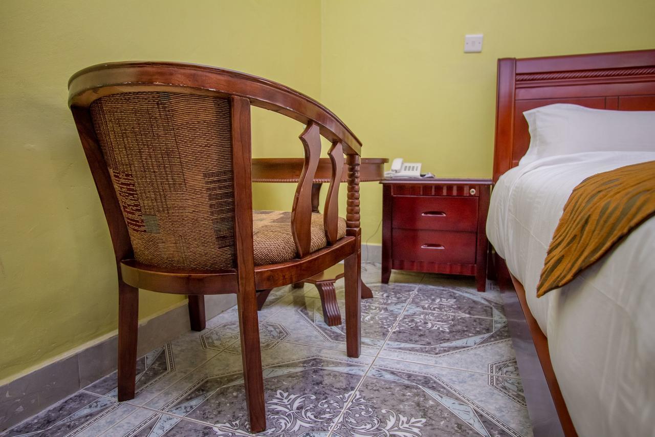 Tuzza Hotel Bushenyi ภายนอก รูปภาพ