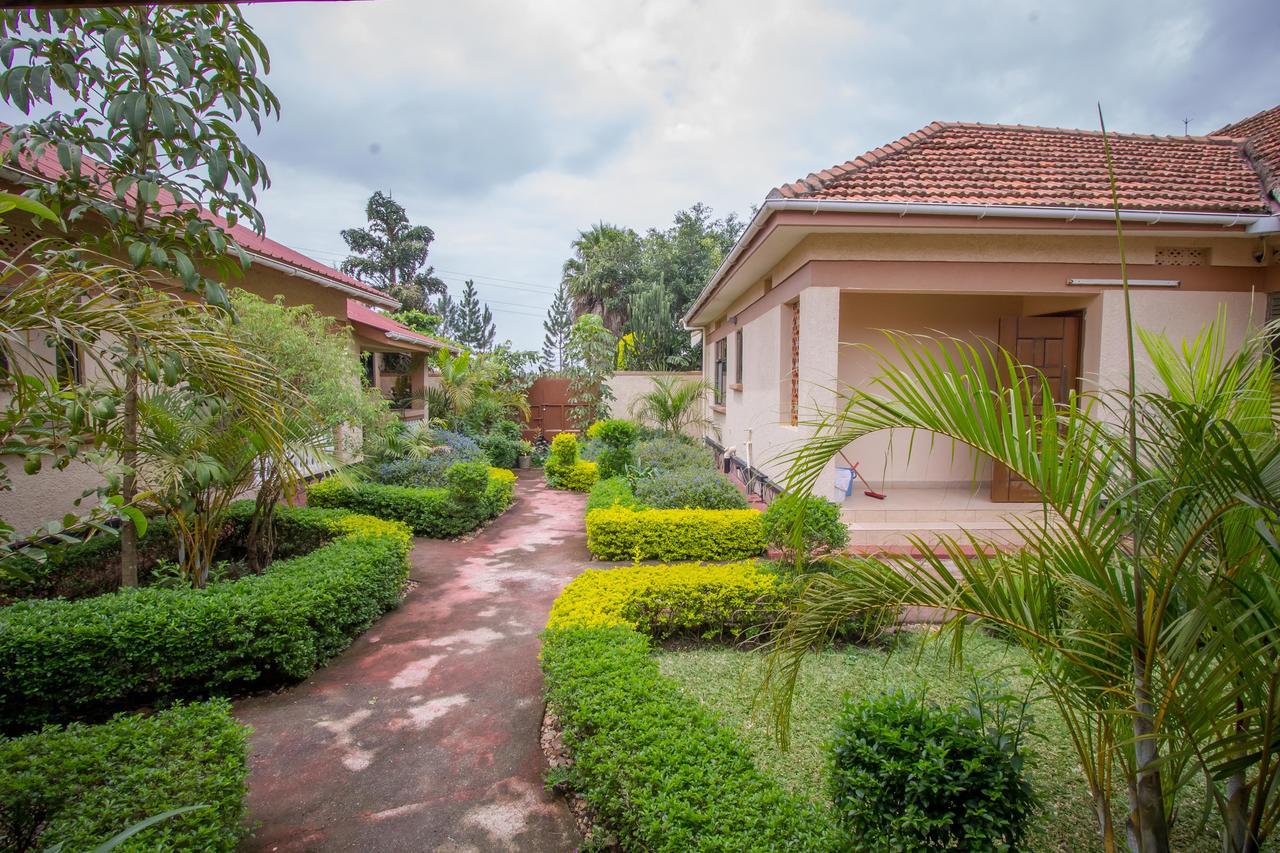 Tuzza Hotel Bushenyi ภายนอก รูปภาพ