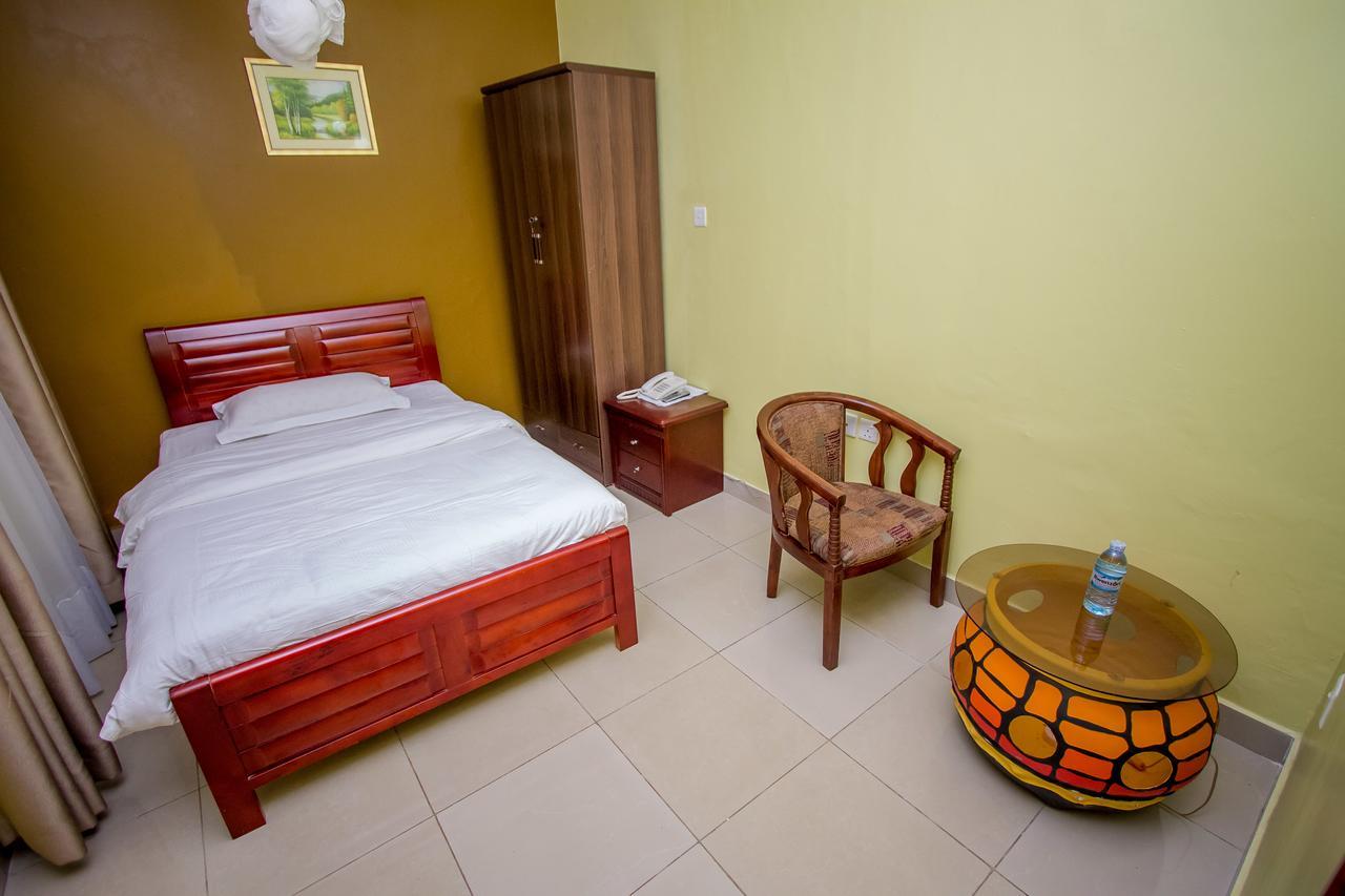 Tuzza Hotel Bushenyi ภายนอก รูปภาพ
