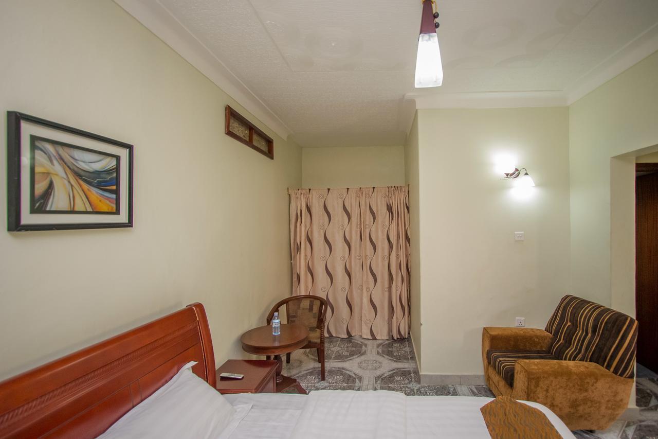Tuzza Hotel Bushenyi ภายนอก รูปภาพ