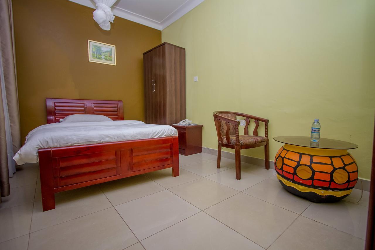 Tuzza Hotel Bushenyi ภายนอก รูปภาพ